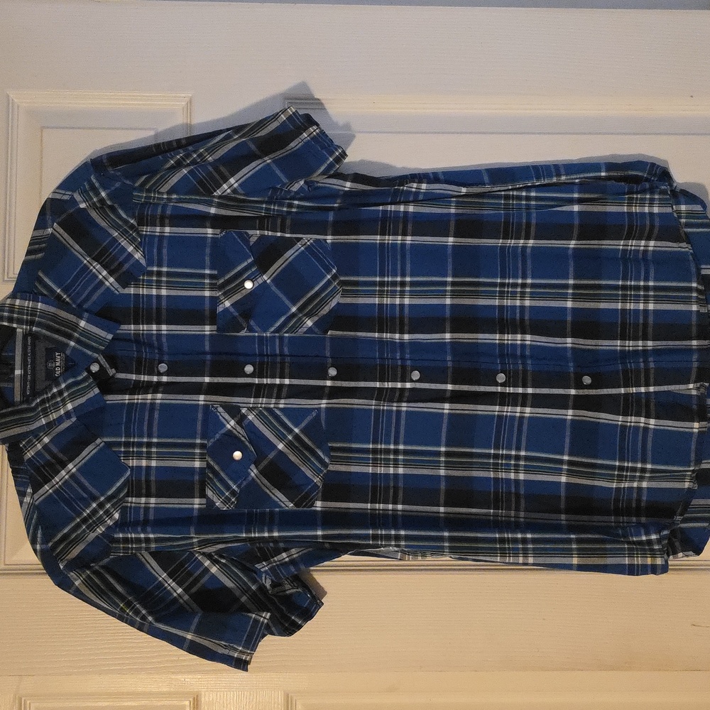 Old Navy button-down dress shirt size large for men. 100% cotton. Western fit